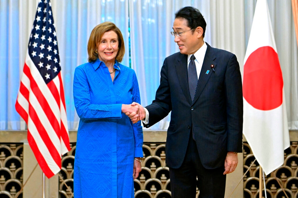 日本首相岸田文雄5日會晤美國眾院議長裴洛西，雙方同意致力維持台海和平。（美聯社）