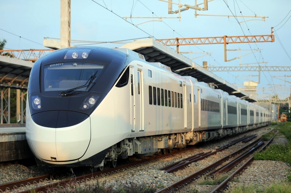因應中秋返鄉人潮，台鐵宣布將在9月8日至12日加開122班次列車。（取自台鐵局臉書）