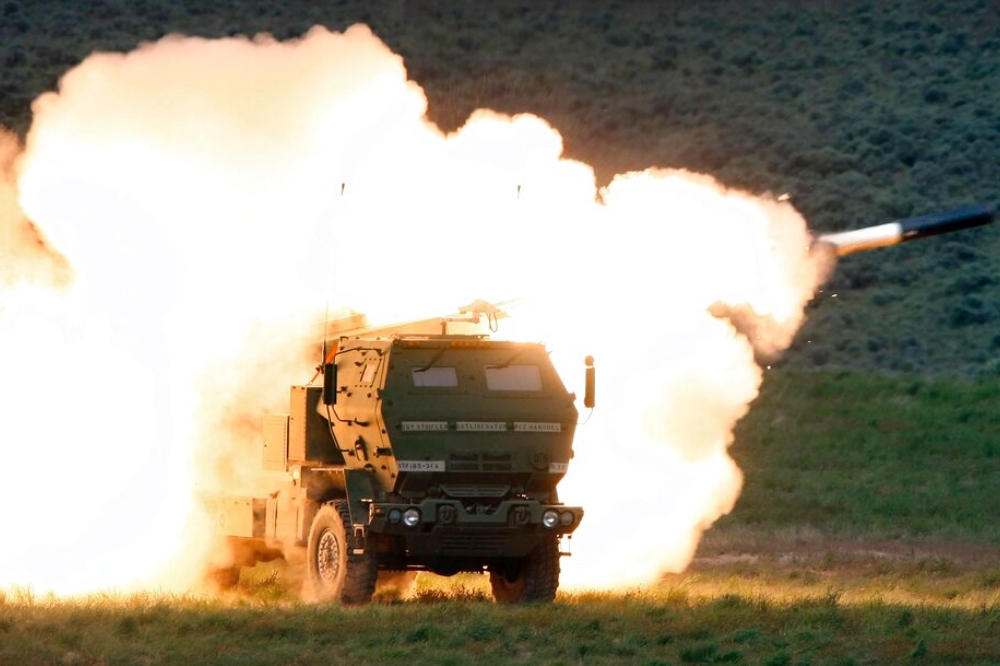 美國將再提供烏克蘭10億美元軍援，包括海馬斯多管火箭系統的彈藥。（美聯社）