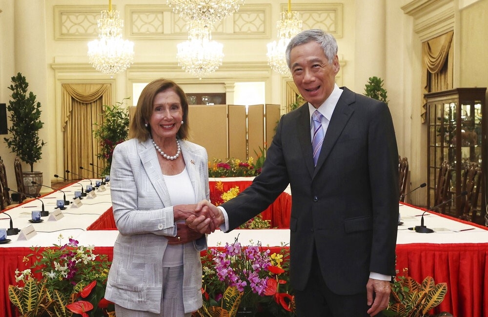 新加坡總理李顯龍1日，接待美國眾議院議長裴洛西到訪。（美聯社）
