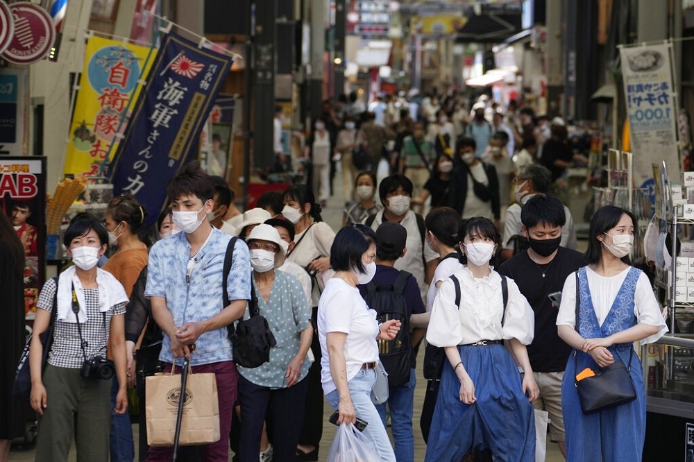 日本新冠疫情持續嚴峻。（美聯社）