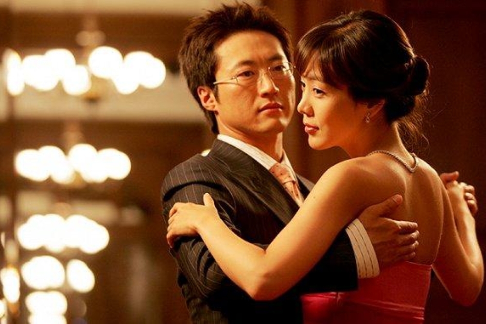 朴新陽（左）與金廷恩合演的《巴黎戀人》是許多戲迷的韓劇初心，也是編劇金銀淑的成名之作，被視為愛情劇經典。（八大提供）