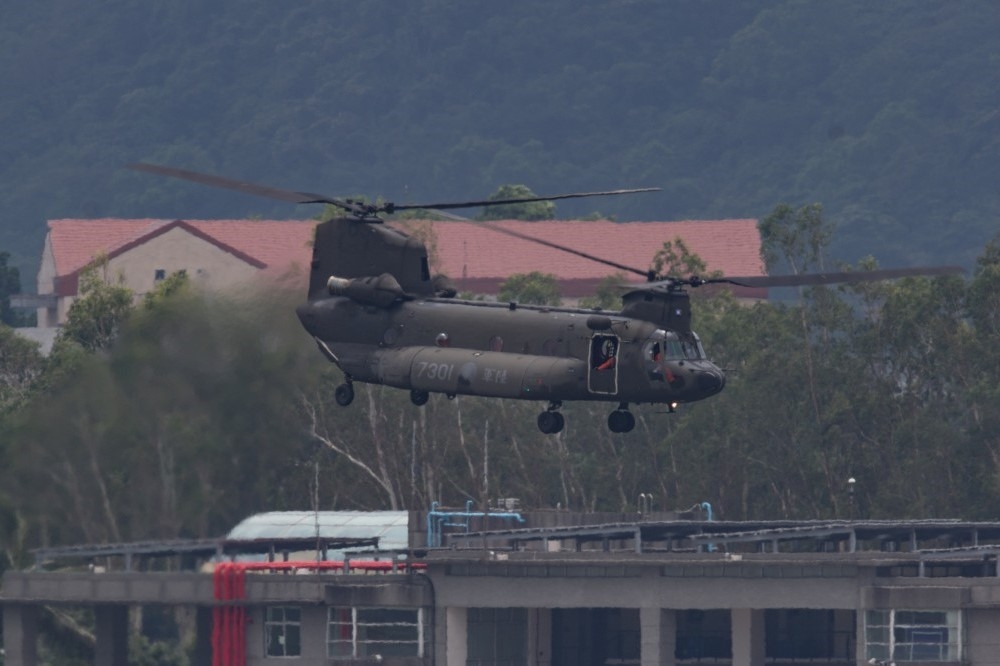 CH-47系列直升機載重能力強，我國亦有採用。圖為國軍的CH-47SD。（讀者Tsungfang Tsai提供）