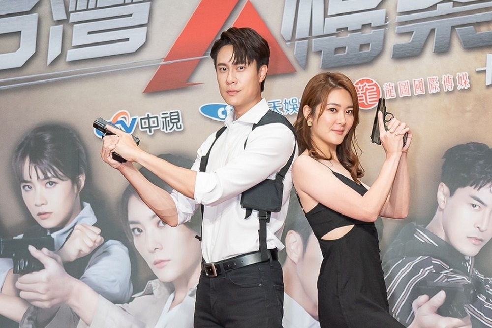 劉書宏（左）、楊雅筑主演玄幻刑偵新影集《台灣X檔案》，他透露拍戲壓力大，她則是武打戲分重拍到骨裂。（中視提供）