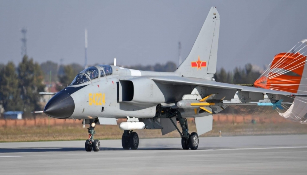 中國今派殲轟-7機等軍機擾台。（國防部提供）