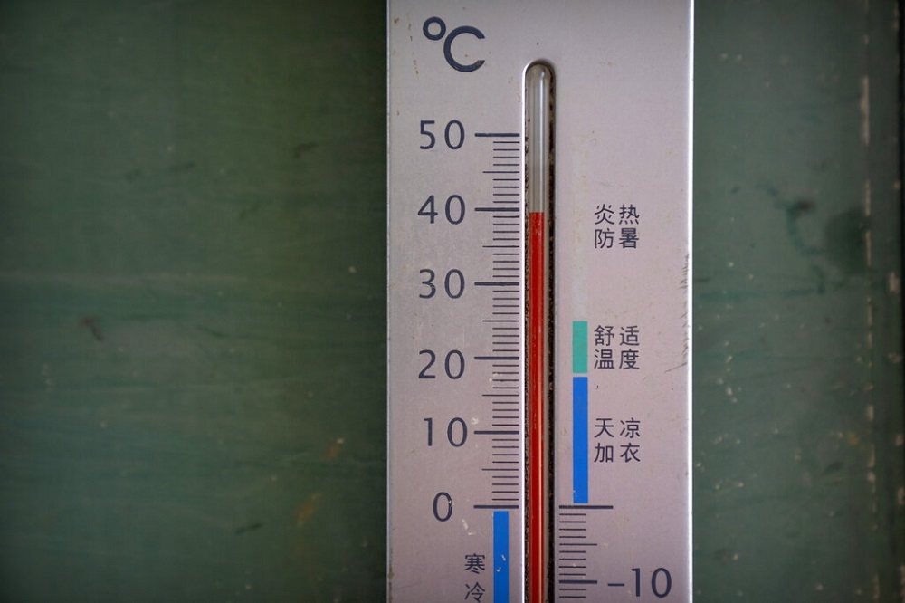 中國四川和重慶地區連日來持續高溫，重慶氣溫達到攝氏40度左右。（美聯社）