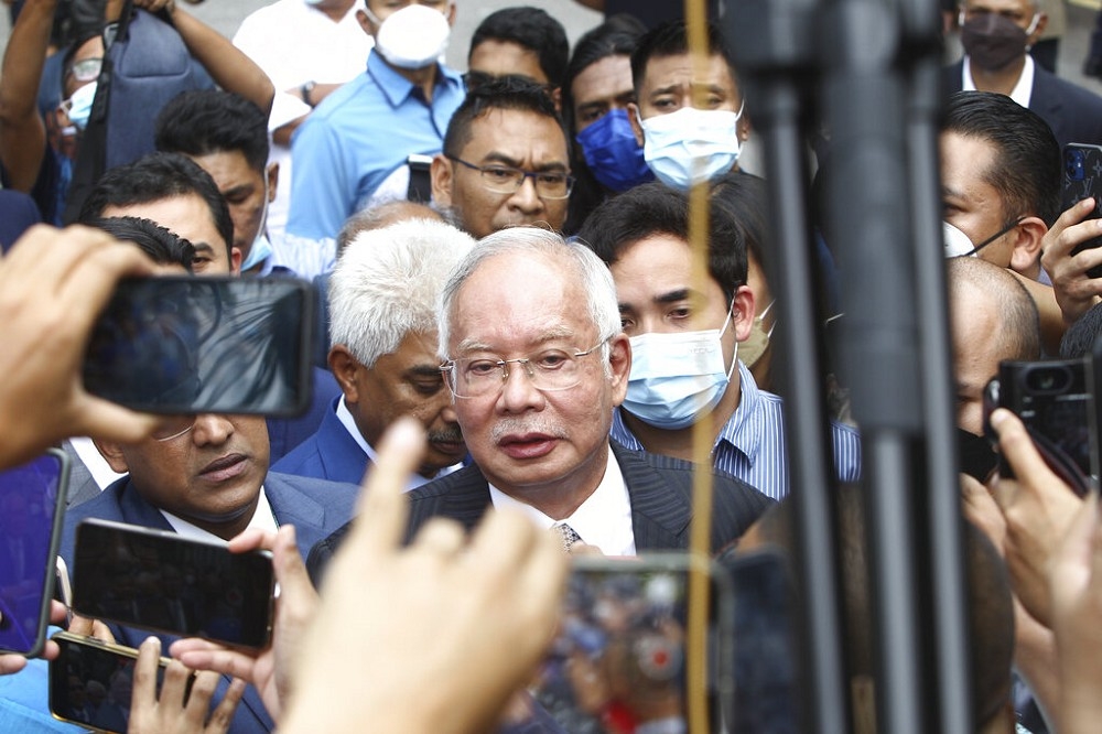 涉貪遭判12年上訴被駁回馬來西亞前首相納吉即起入獄服刑–上報 – 上報