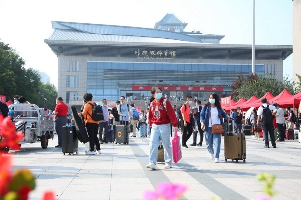 中國自爆發疫情2年多來，首度放寬對外籍生的入境限制。（取自北京大學新聞網）