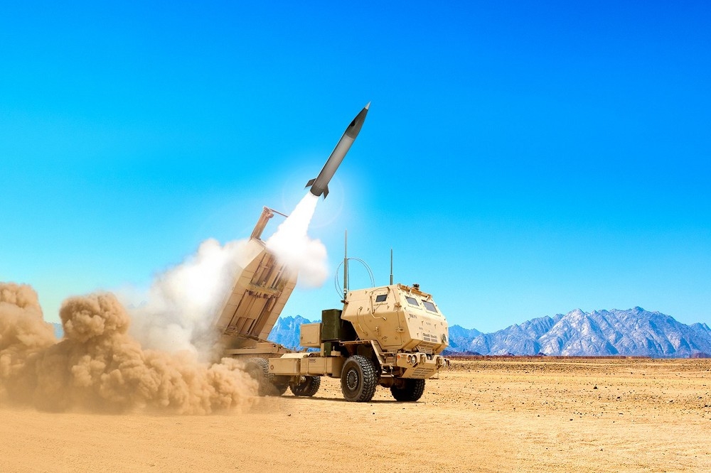 陸軍遠程精準火力打擊系統2023年編325億餘萬預算，除增購18套海馬斯多管火箭系統，並向美方申購系統配置射程達500公里的「精準打擊飛彈」(PrSM，如圖)。（取自Lockheed Martin官網）