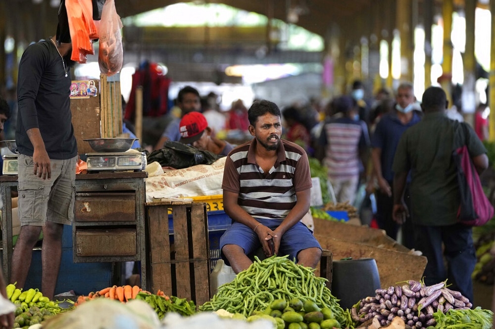 斯里兰卡跟国际货币基金组织达成初步纾困协议。图为斯国首都可伦坡的市场小贩。（资料照片／美联社）(photo:UpMedia)