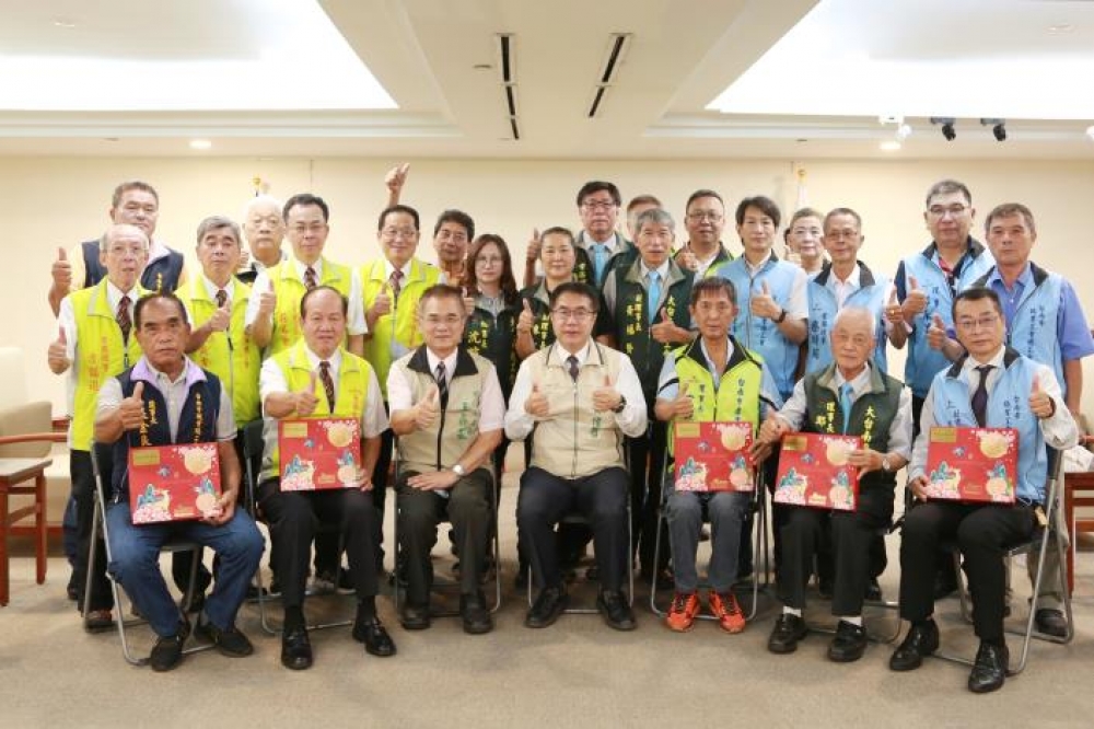 台南市五大總工會領袖6日拜訪台南市長黃偉哲。（台南市政府提供）