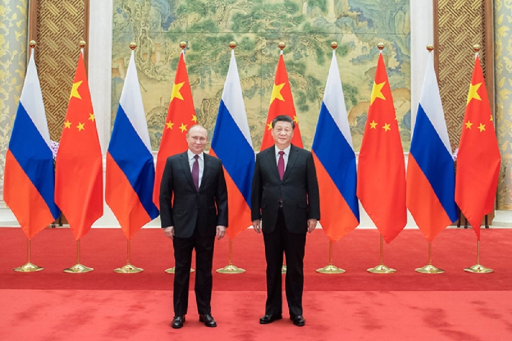 中國國家主席習近平2月在北京迎接來訪的俄國總統普丁。（取自中國國務院網站）