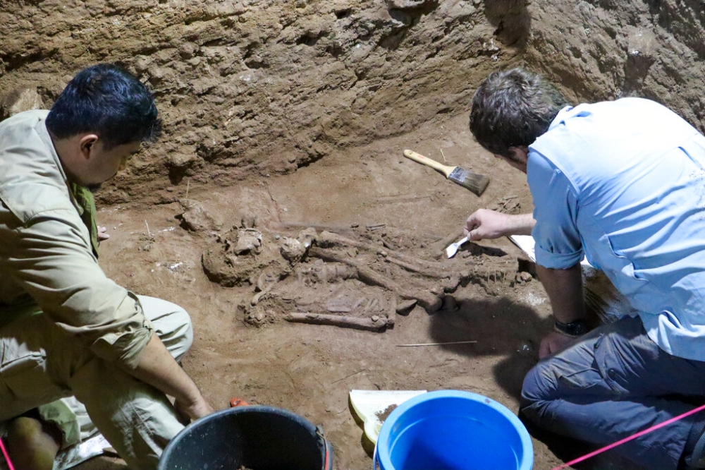 考古学家在印尼婆罗洲挖到的遗骸，曾进行世上已知最早的截肢手术（美联社）(photo:UpMedia)
