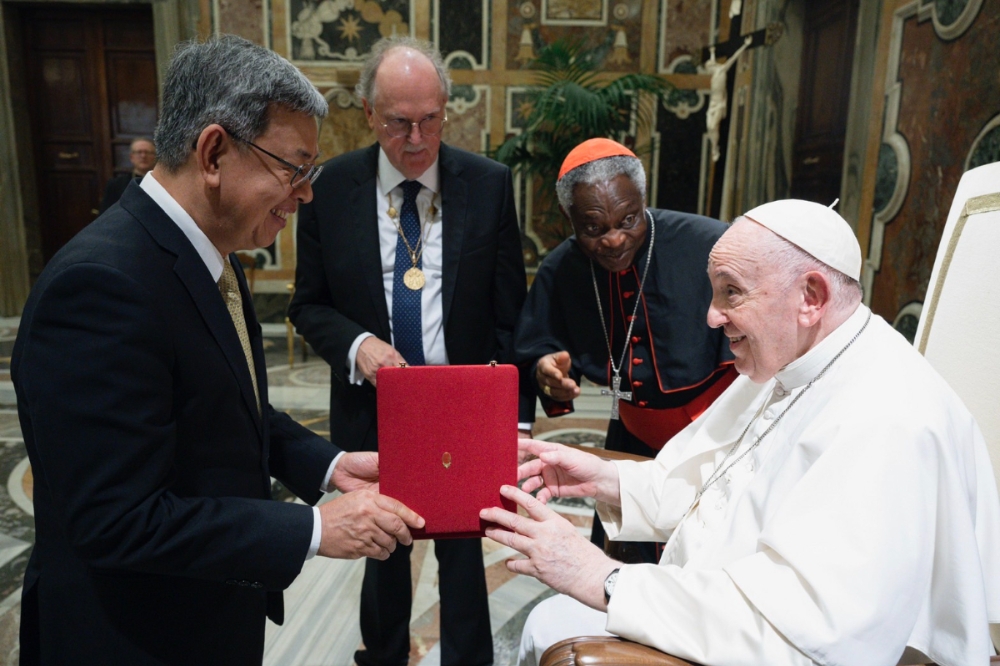 前副總統陳建仁8天內3度會面教宗，讓教宗印象深刻。（取自駐教廷大使館臉書）