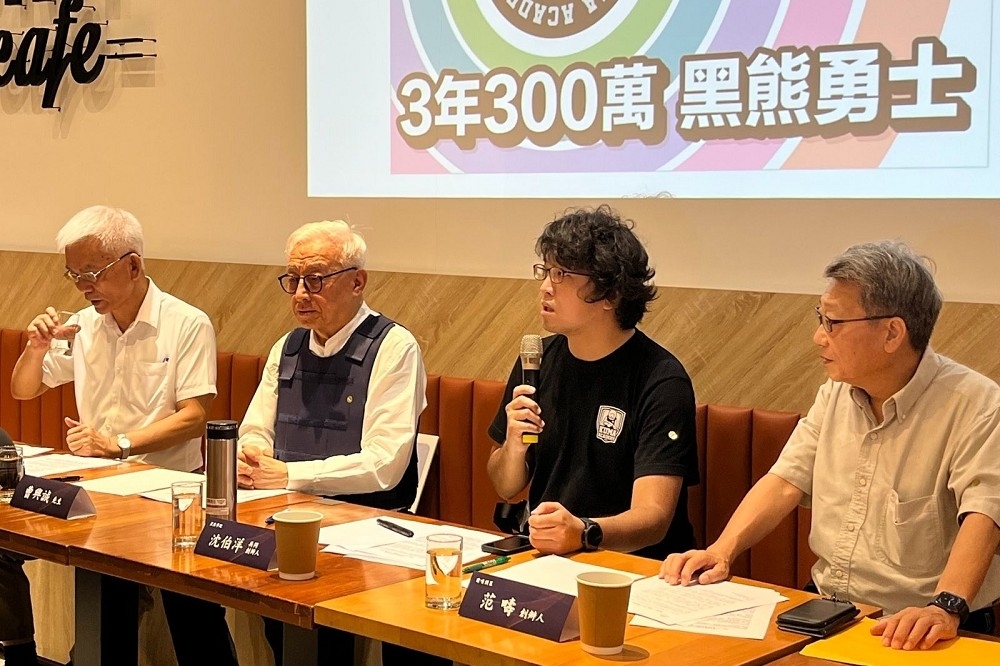曹興誠的企業思維與性格，即不會就學到會，不好就改到好，沒有在等長官們點頭的。（圖片取自黑熊學院臉書）
