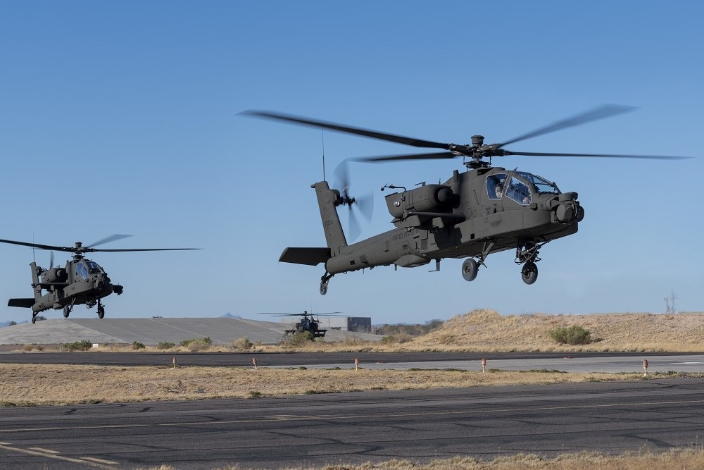 AH-64E V6自波音亞利桑那州工廠起飛，前往華盛頓州美軍基地交機。（取自DVIDS）