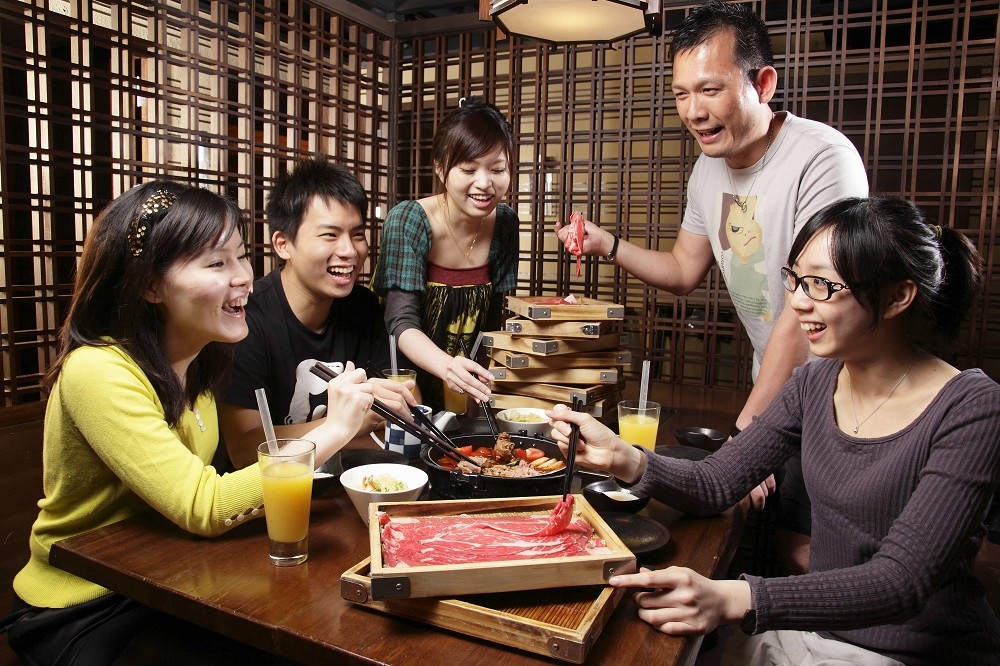 台北晶華酒店「三燔本家」推出「菲瑞牛番茄壽喜燒」吃到飽活動（晶華酒店提供）