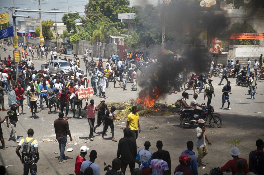 海地自8月起爆發大規模抗爭，考量當地情勢持續惡化，我國駐海地大使館15日宣佈暫停對外服務2天。（美聯社）