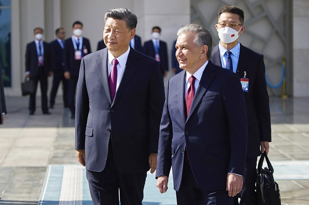 中國國家主席習近平與烏茲別克總統米爾濟約耶夫會面。（美聯社）