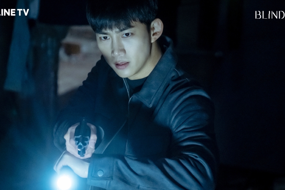 偶像男團2PM出身的澤演在《BLIND局中人》中飾演重案刑警，追捕犯人的動作場面很多。（LINE TV提供）