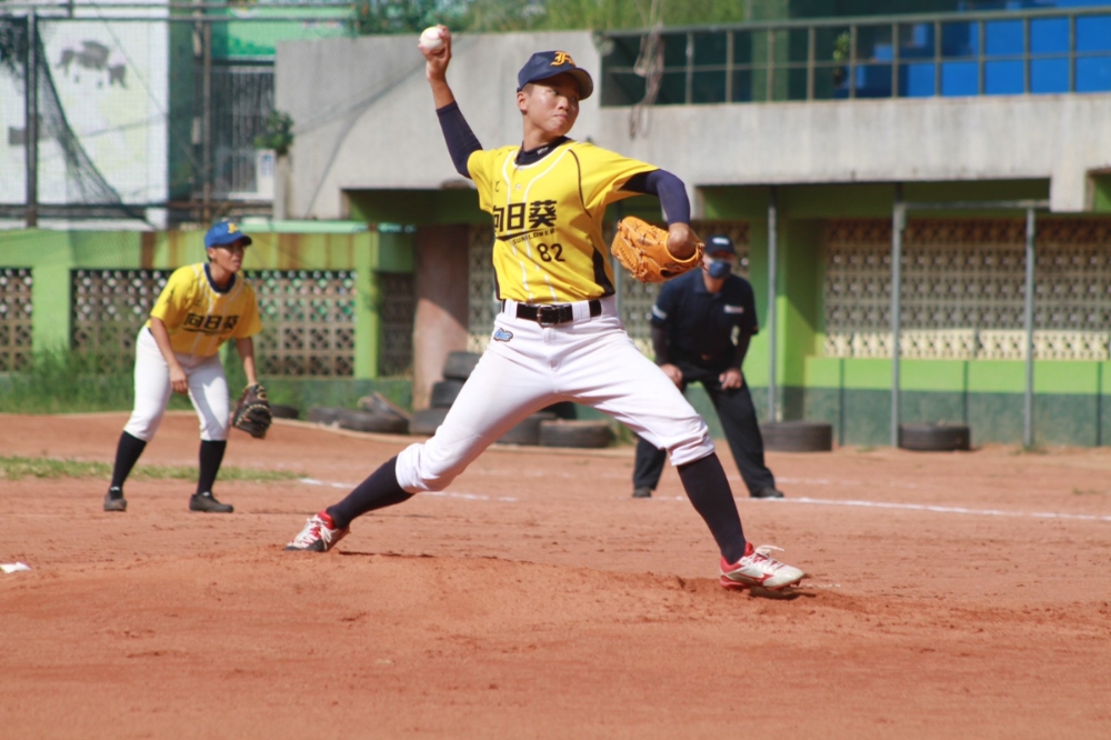台灣女子棒球聯賽中區賽事地主隊向日葵進行開幕戰 。（台中市政府提供）