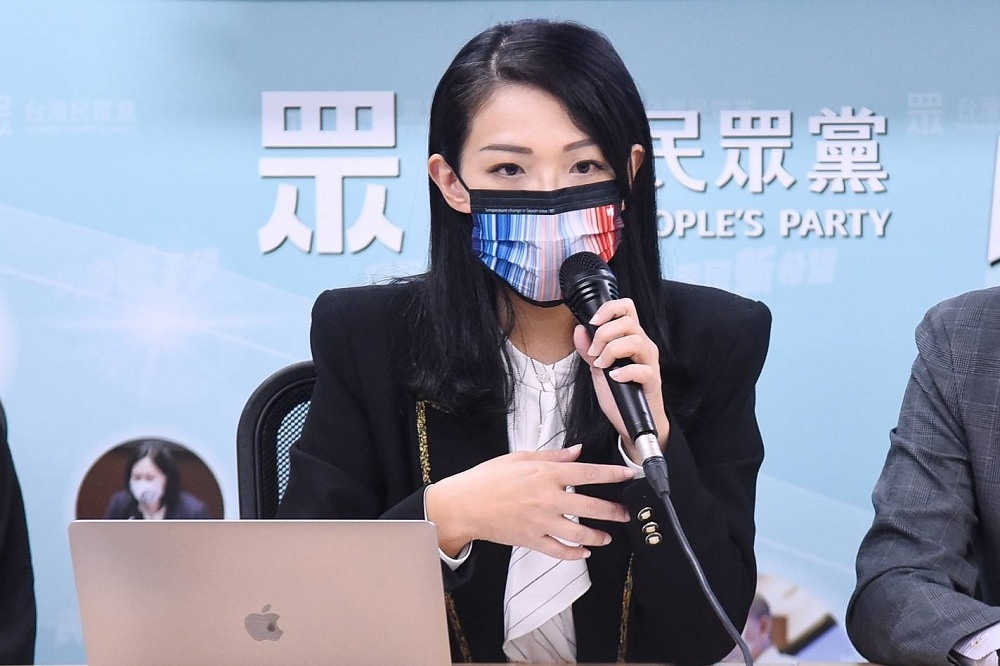 民眾黨新竹市長候選人高虹安，周刊指控她博士論文引用資策會計畫恐涉及侵權，今開記者會對外說明。（楊約翰攝）