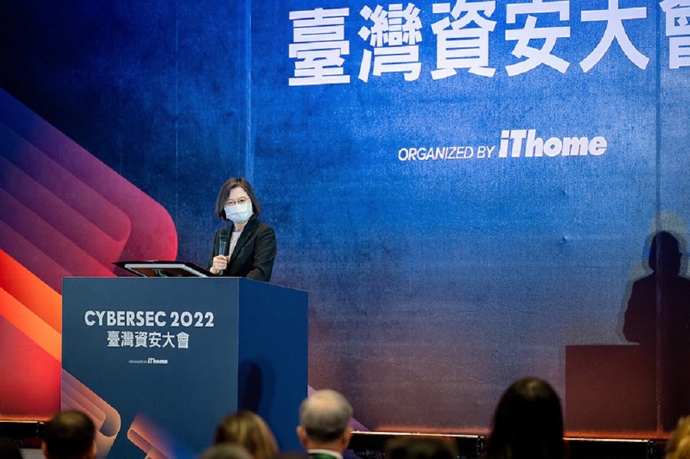 蔡英文出席2022台灣資安大會開幕典禮並上台致詞。（總統府提供）