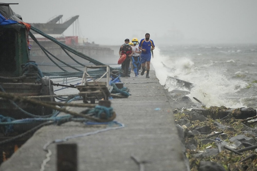 諾盧颱風25日迅速增強，預計登陸菲律賓。（美聯社）