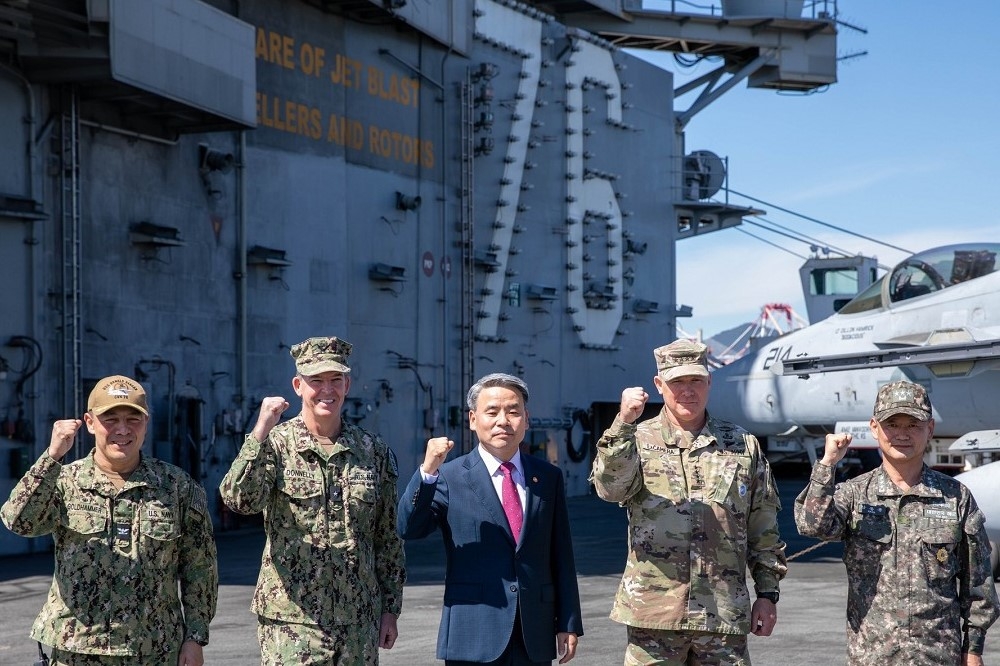 美韓海上聯演前夕，南韓國防部長李鐘燮登上「雷根號」航母進行訪問。（取自USFK）