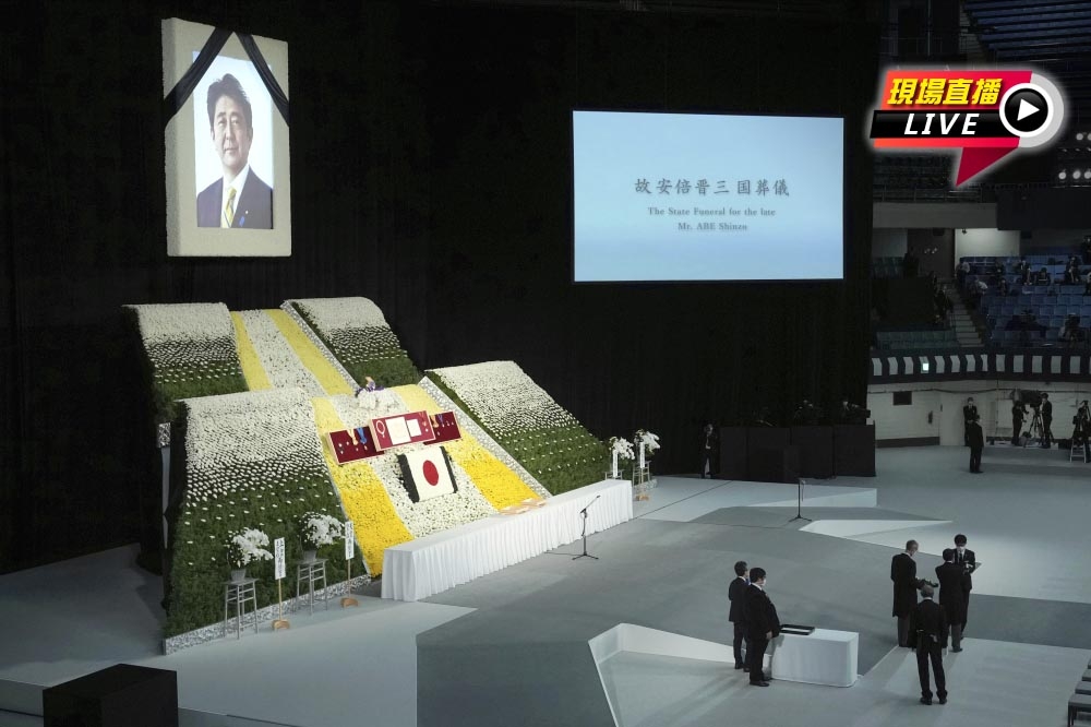 安倍國葬在東京武道館舉行。（美聯社）