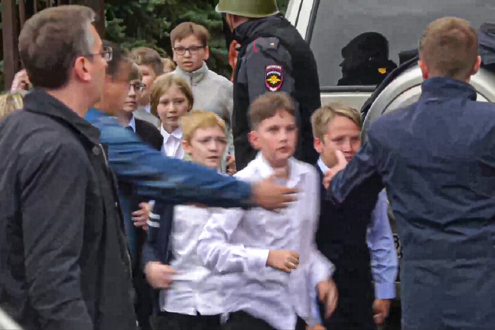 莫斯科以東960公里的伊熱夫斯克市驚傳校園槍擊案，17人遇害，當中有11名孩童。（美聯社）