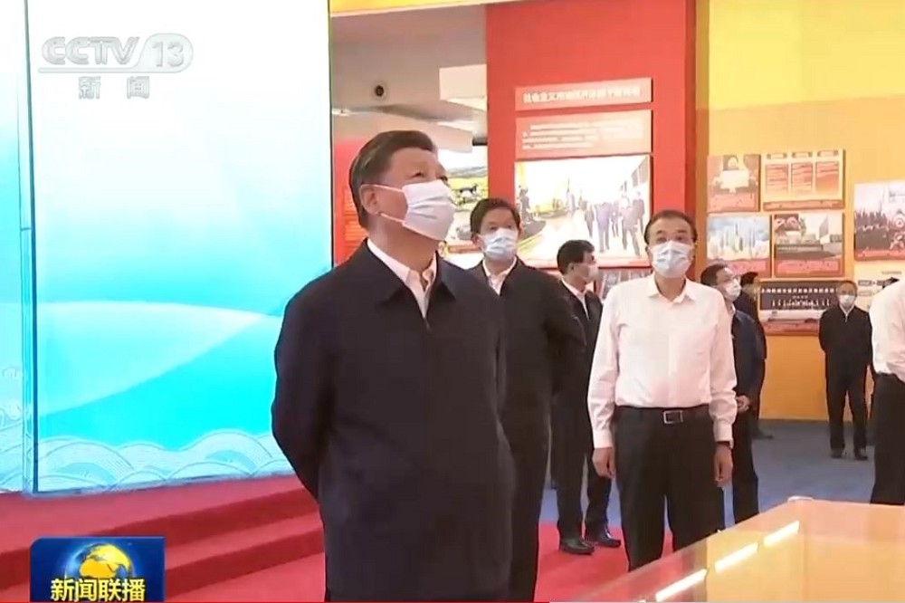 习近平27日到北京展览馆，参观奋进新时代主题成就展。（截自央视画面）(photo:UpMedia)