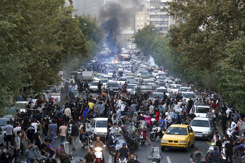 伊朗因抗議阿密尼之死的示威衝突越演越烈，已有至少76人死亡。（美聯社）