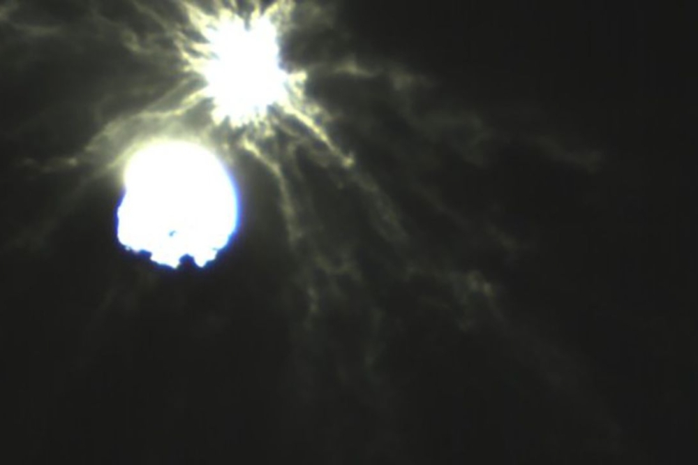 最新影像揭露NASA飛行器撞擊小行星成功的另一視角。（取自推特@LICIACube）