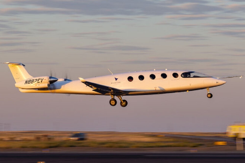 零碳排！全电动飞机首航成功　充电半小时可飞815公里（视频）