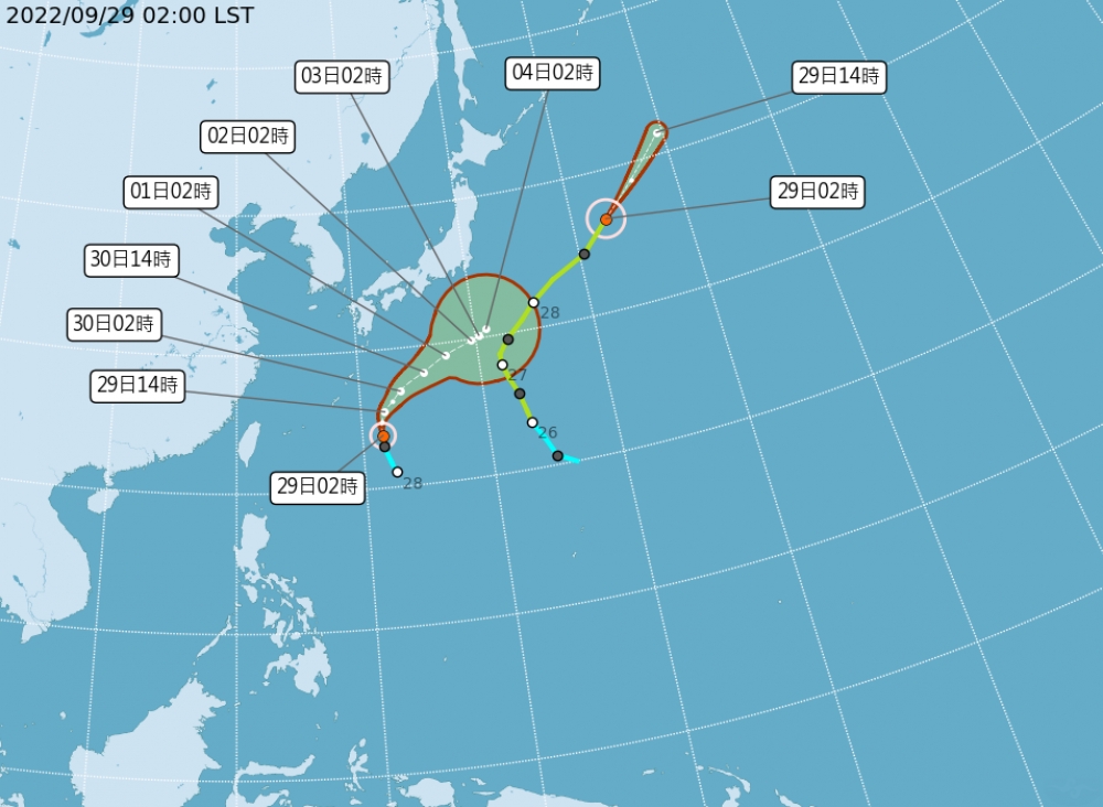 第18號颱風洛克和第17號颱風庫拉持續北上，雖洛克但隱含動向的「不確定性」擴大，但目前2個颱風對台灣沒有影響。（取自中央氣象局）