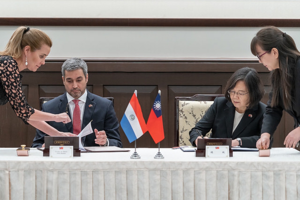巴拉圭總統阿布鐸2018年率團訪問我國，與蔡英文總統簽署聯合聲明盼進行更多交流。（外交部網站）