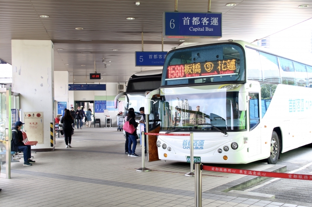 交通部公路總局祭出多項疏運優惠措施，迎接雙十連假返鄉出遊人潮。（資料照片／沈粲家攝）