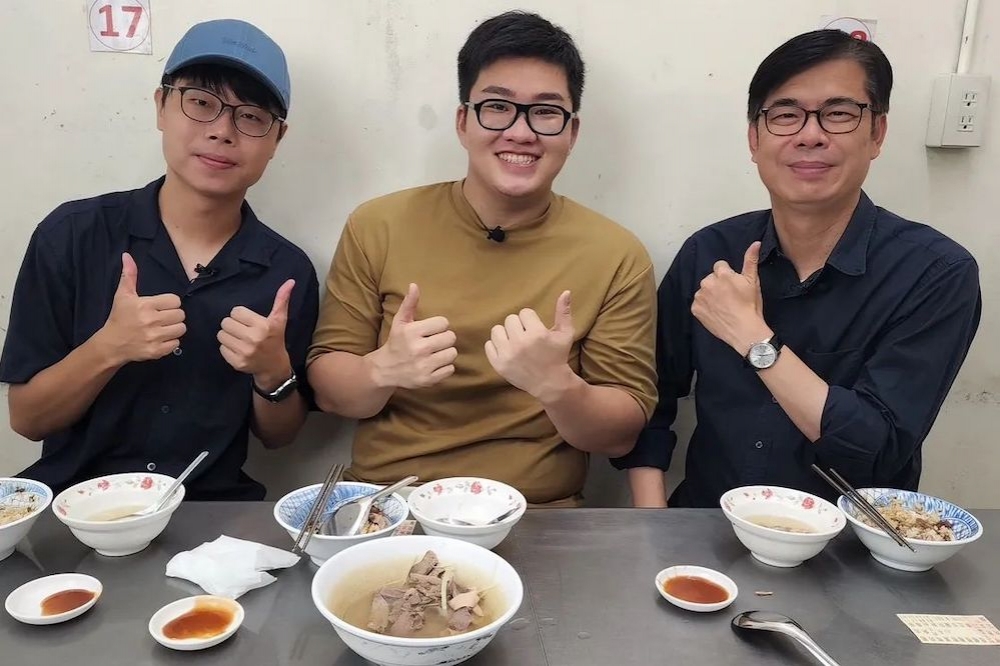 YouTuber藍亦明（左）、Joeman（中）、高雄市長陳其邁（右）。（取自Joeman臉書專頁）