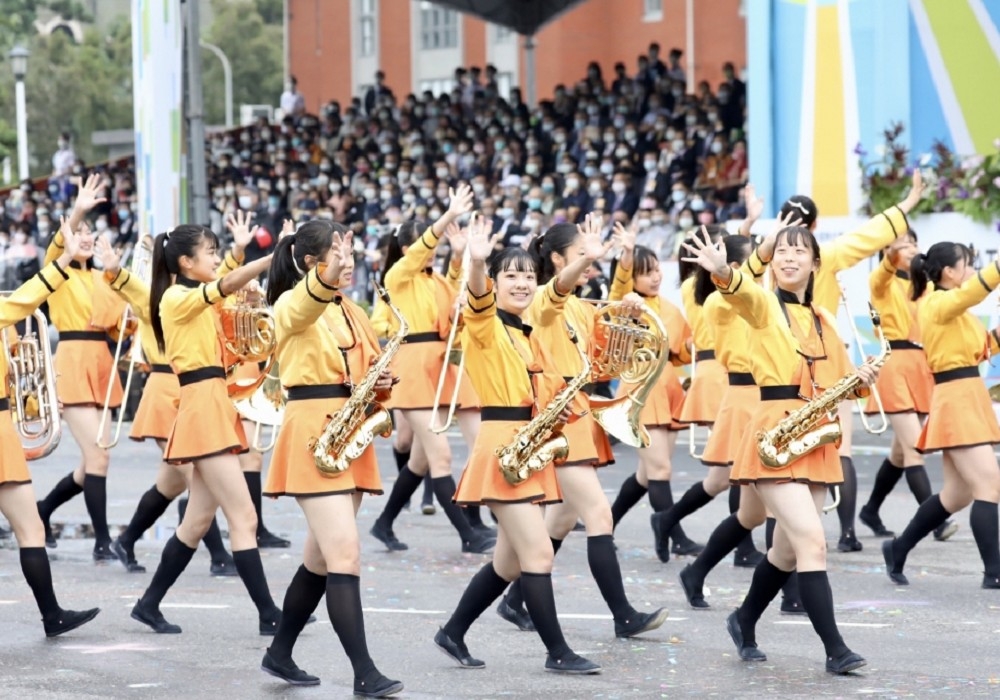 「橘色惡魔」美名的日本京都橘高校吹奏部，今年被特別邀請來台參與我國10月10日國慶大會。（張哲偉攝）
