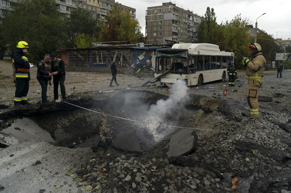 烏克蘭第聶伯羅（Dnipro）10日遭俄軍轟炸。（美聯社）