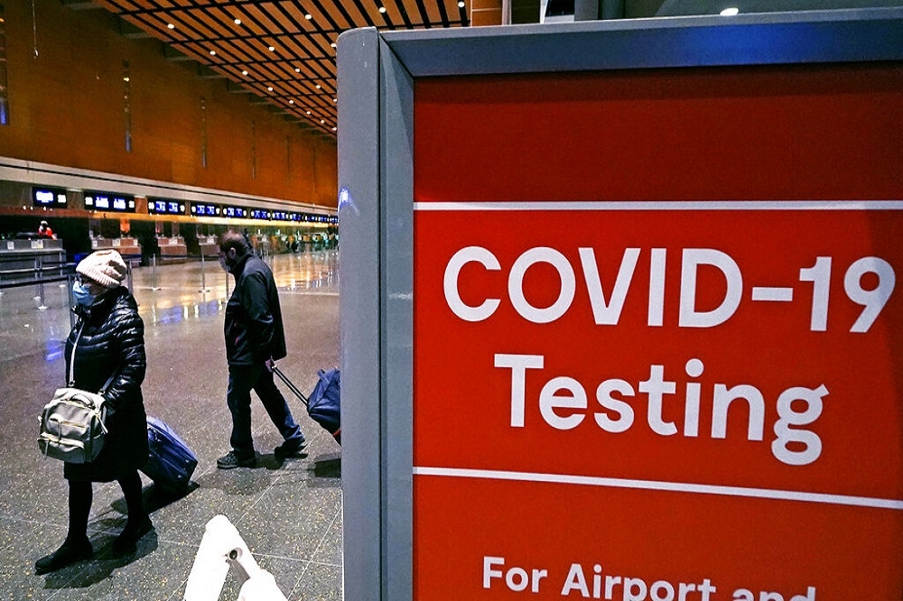 世卫欧洲区主任表示，欧洲正迎来新一波疫情。图为美国波士顿洛根机场的筛检站。（资料照片／美联社）(photo:UpMedia)