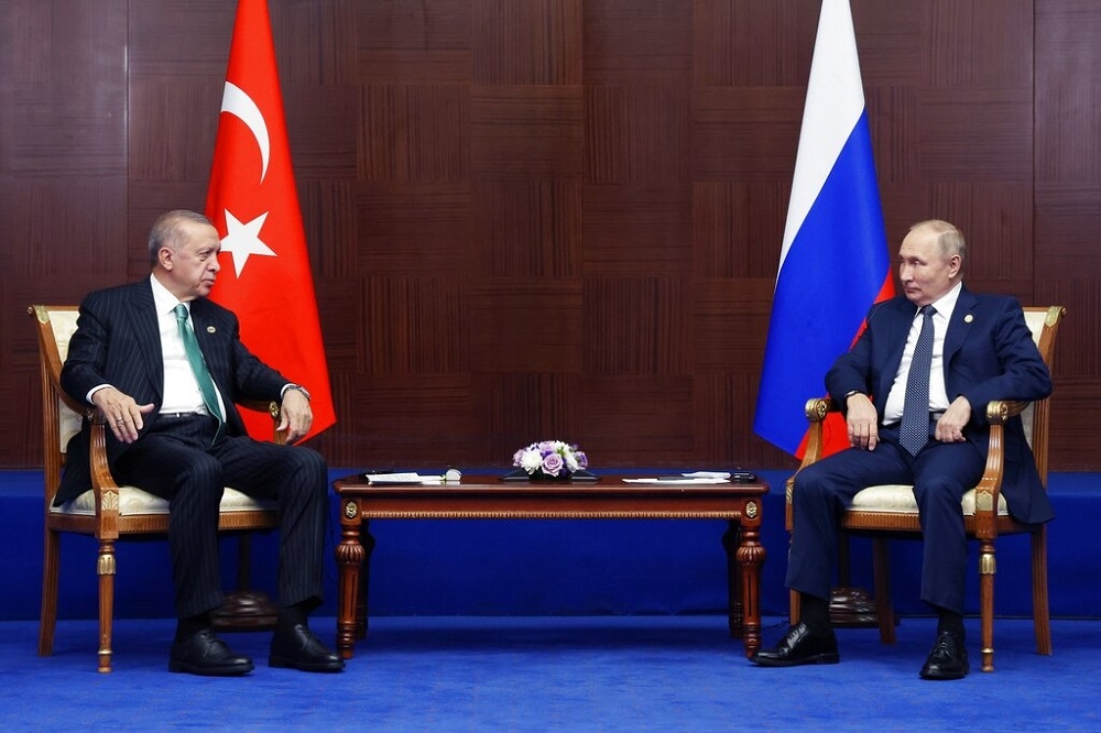 俄國總統普丁（右）與土耳其總統艾爾段會面。（美聯社）