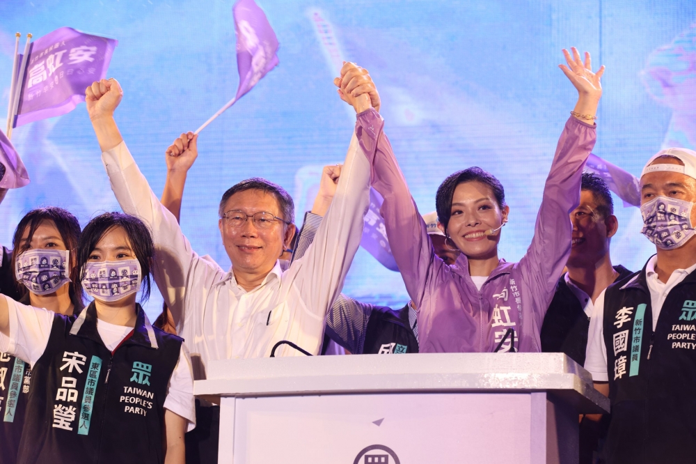 民眾黨新竹市長候選人高虹安今晚（15日）舉辦首場大型造勢，找來黨主席柯文哲回家鄉助陣。（陳愷巨攝）