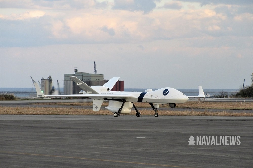 海上保安厅2020年10月在青森县海上自卫队八户航空基地，展示大型无人机「海上守卫者」。（取自Naval News网站）(photo:UpMedia)