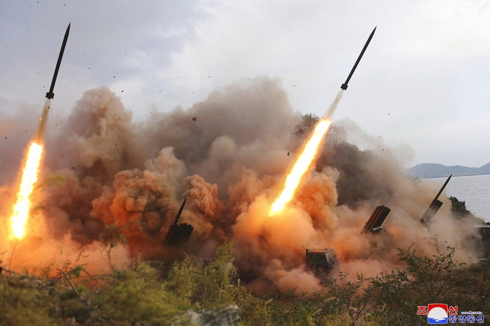 今日上午南北韓在朝鮮半島西部海域又傳摩擦，北韓軍方罕見的以多管火箭進行威嚇。（美聯社）