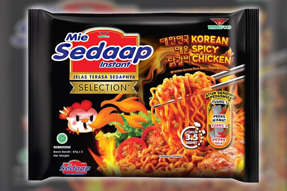 印尼食品大廠Mie Sedaap的韓國辣雞風味泡麵，被檢驗出含農藥（環氧乙烷）超標。（取自泰媒《The Thaiger》）