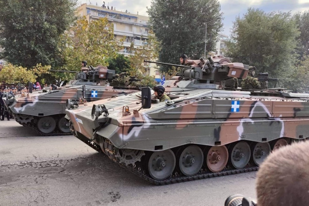 希腊高调展出刚接收地的德制「貂鼠1 A3型」步兵战车，成为阅兵地面焦点。（取自莱茵金属公司）(photo:UpMedia)