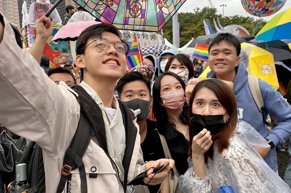 第20屆同志大遊行今天舉行，國民黨台北市長候選人蔣萬安因行程問題缺席，由青年團出席盛會。（沈粲家攝）