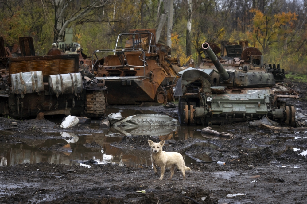 俄乌战火不断升级，已造成俄军大批伤亡。图为乌军日前夺回的哈尔科夫地区，经战火摧残的残破景象。（美联社）(photo:UpMedia)